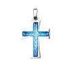 colgante con forma de cruz con una argolla en la parte superior la cruz es de plata color plateado y esta rellena por un esmalte de color azul formando tambien