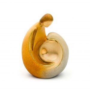 Figura Sagrada Familia, talla madera, tono dorado, 10,5