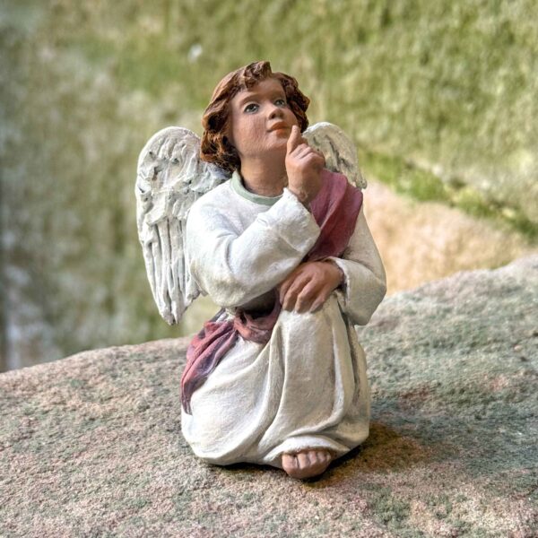 angelito silencio sobre piedra