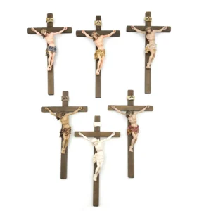 coleccion crucifijos cruz madera oscura