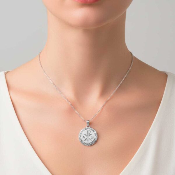 colgante medalla crismon mujer