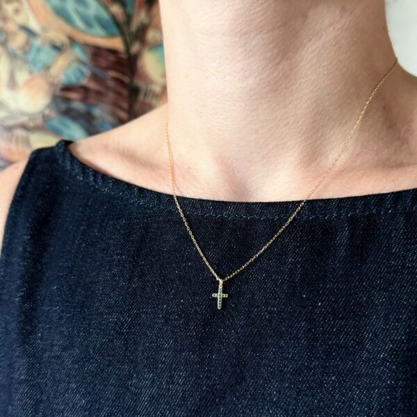 collar bano oro circonitas verdes