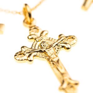 collar tres cruces plata con bano de oro detalle crucifijo