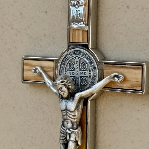 crucifijo san benito madera 3