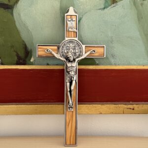 crucifijo san benito madera