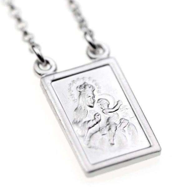 escapulario plateado con cadena y mosqueton y medalla de forma rectangular con imagen de la virgen maria en busto con el niño en brazos