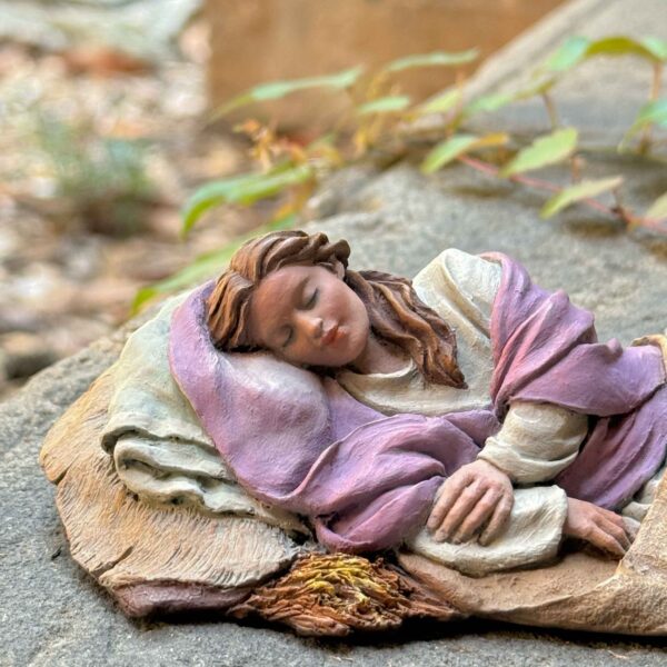 figura virgen maria detalle