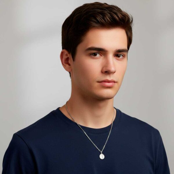 modelo chico medalla papa