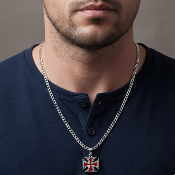 modelo hombre cruz malta rojo
