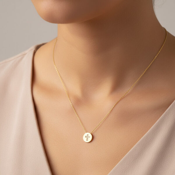 modelo collar medalla cruz circonitas