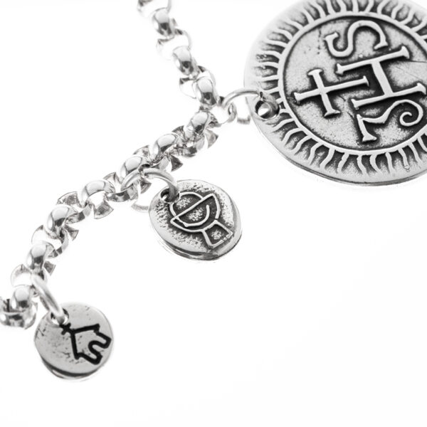 pulsera jhs medalla detalle simbolos