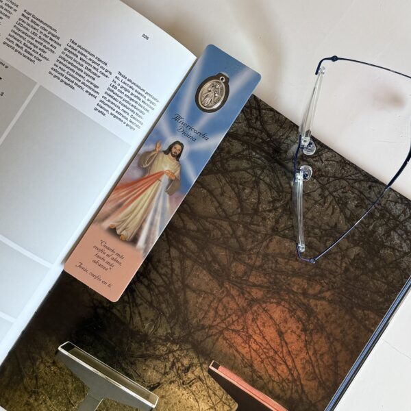 punto de libro con libro