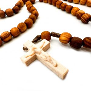 rosario madera san benito crucifijo natural detalle