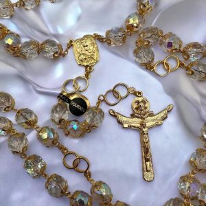 rosario matrimonio grande transparente dorado sobre tela