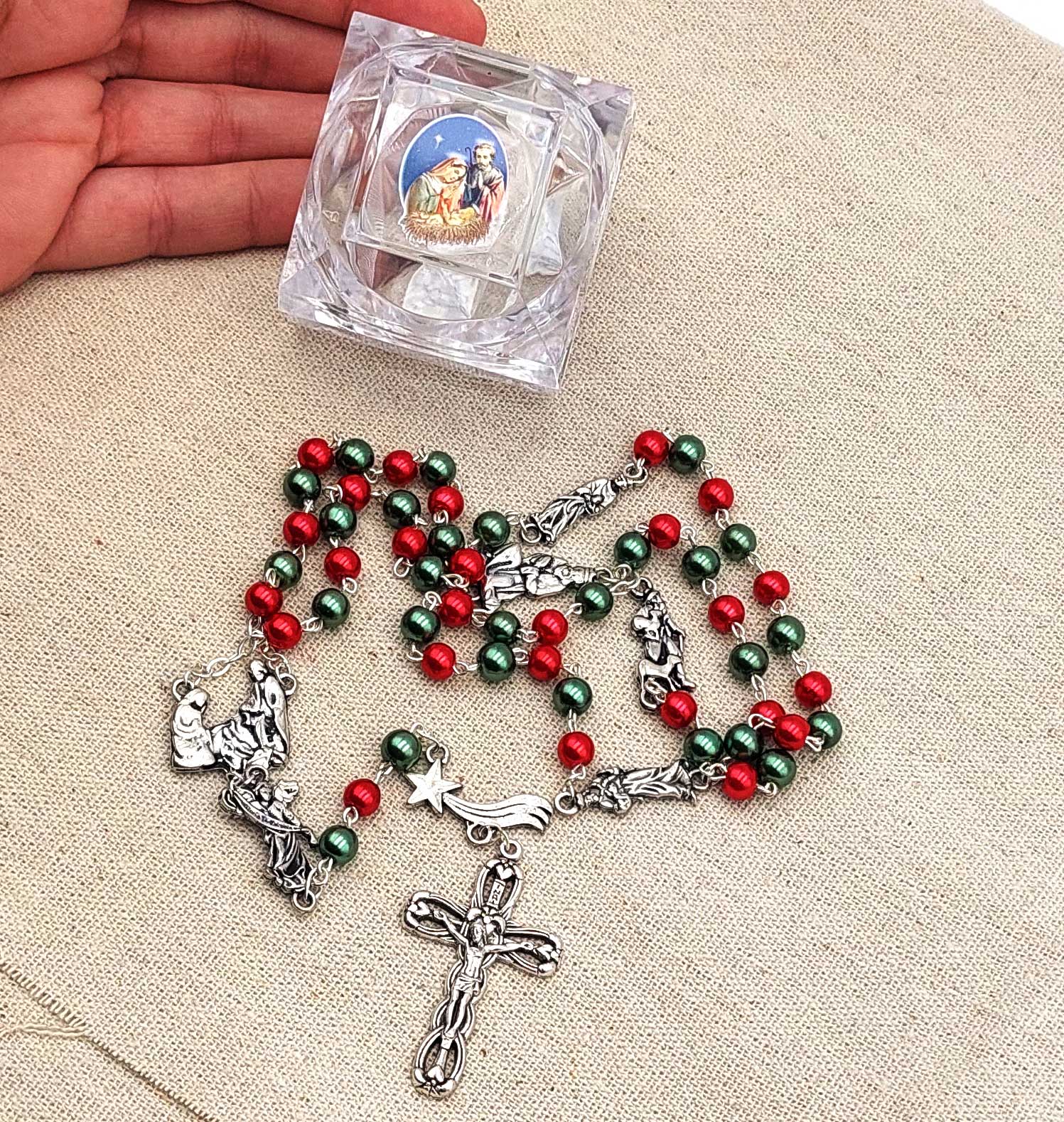 rosario con la tematica de navidad y cajita